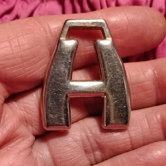 H Dangle - Picture 1 of 2